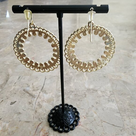 Stony Dangle Hoop Earrings With White Beads - Picture 6 of 6